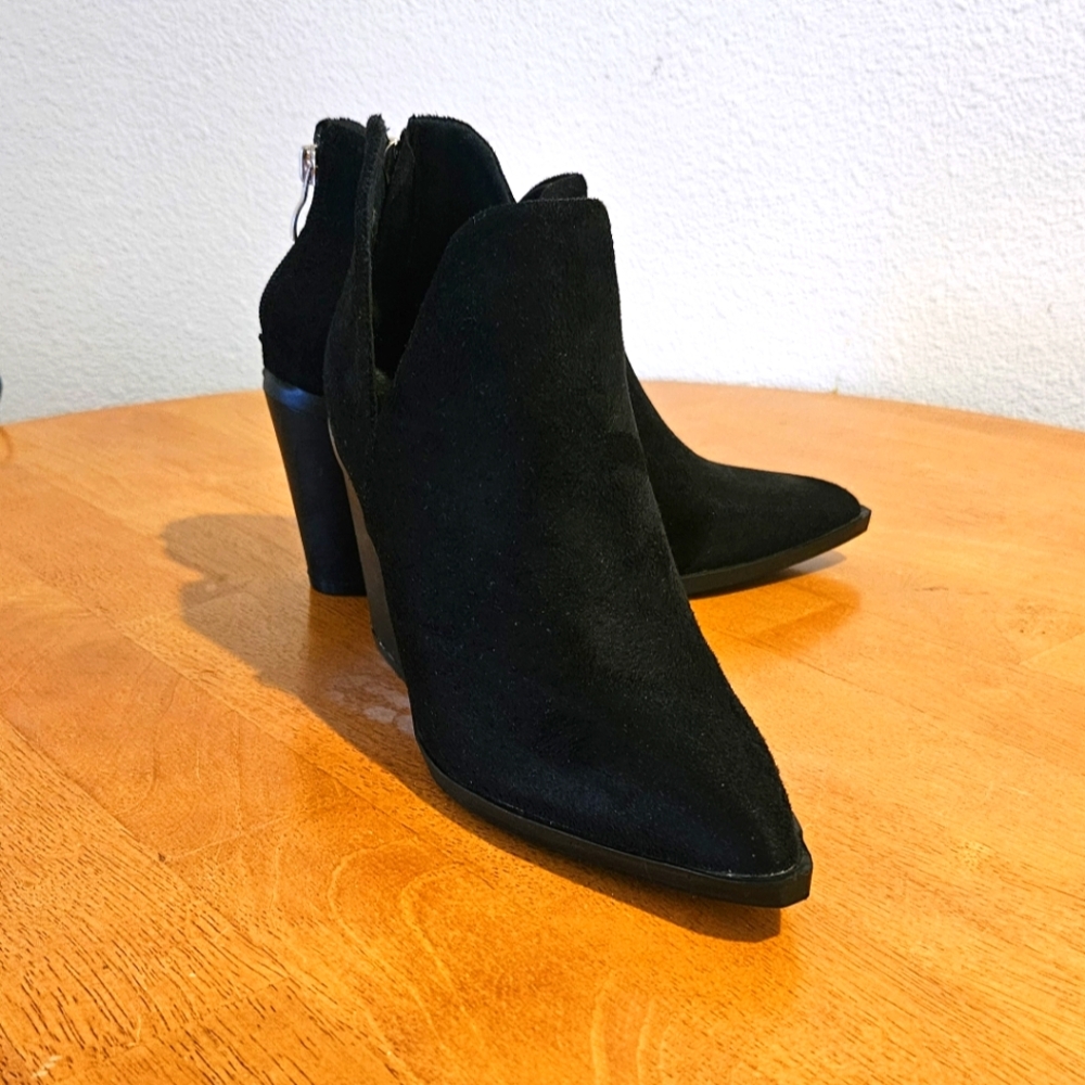 NWT'S - BELLA MARIE - "Camryn" - Black Suede Heeled Booties - Back Zip